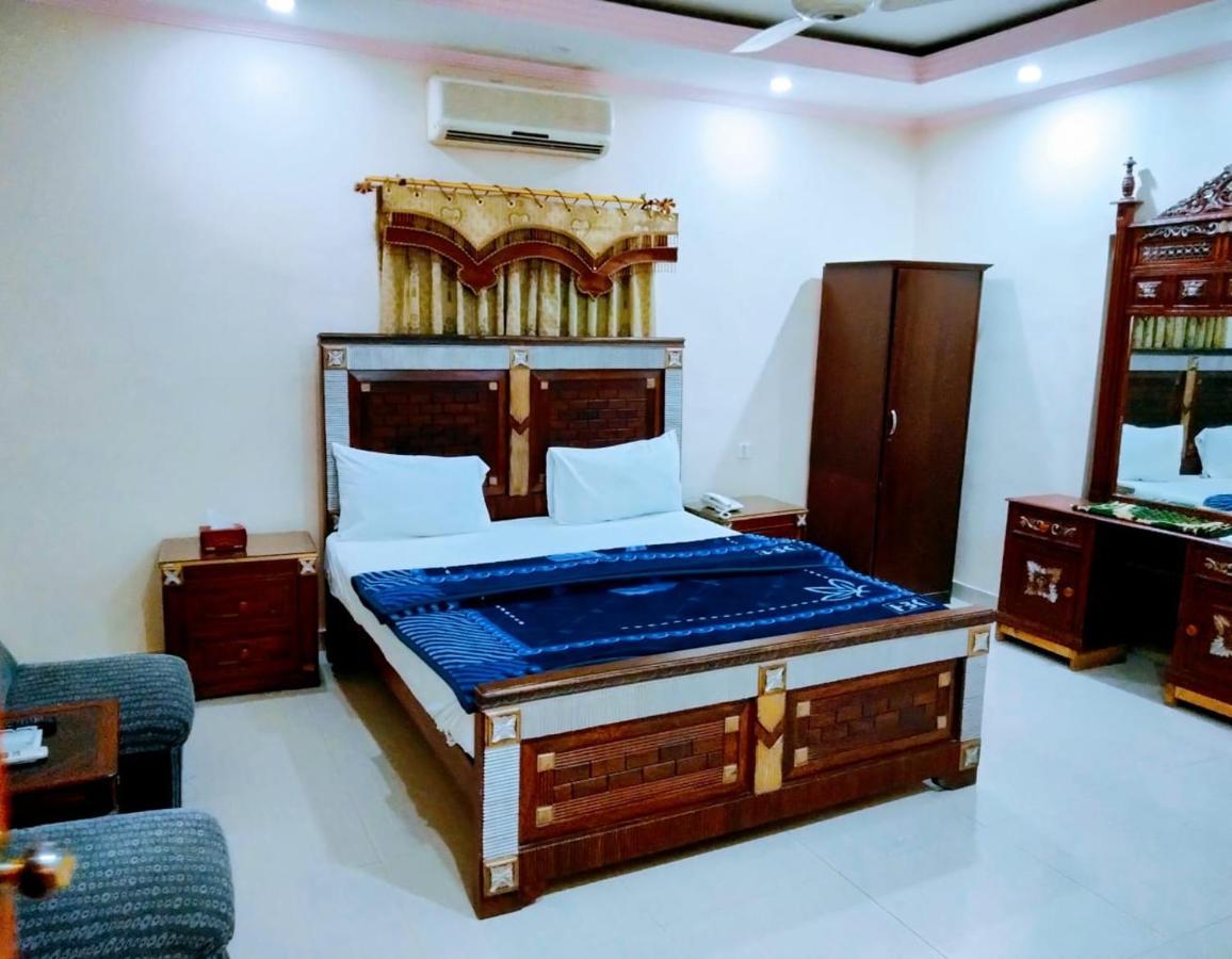 New Royal Residency Pechs Otel Karaçi Dış mekan fotoğraf